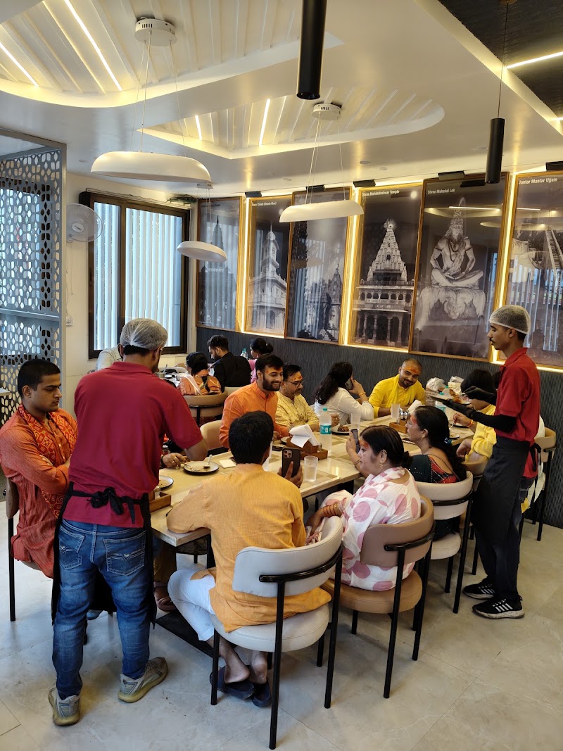Master Ji Ki Rasoi - Master Ji Ki Rasoi Railway Station South, Madhav Club Rd, Freeganj, Sindhi Colony, Ujjain, Madhya Pradesh 456010, India