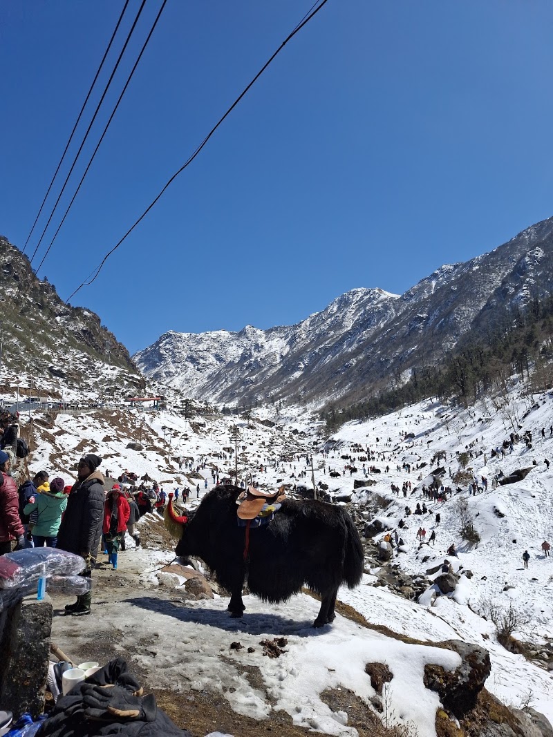TSOMGO LAKE VIEW POINT - TSOMGO LAKE VIEW POINT, 9QHC+884, Jawaharlal Nehru Rd, Sikkim 737102, India