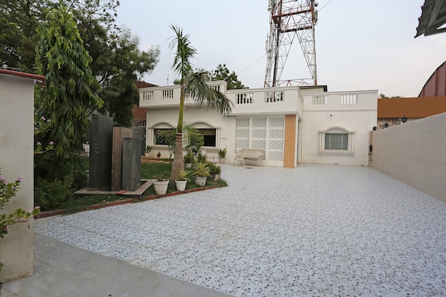 OYO Flagship The Marc Blu - OYO Flagship The Marc Blu, V I P Road To Taj Mahal, near Kalakriti Marc Blu, behind T D I Mall, Agra, Dhandhupura, Uttar Pradesh 282006, India
