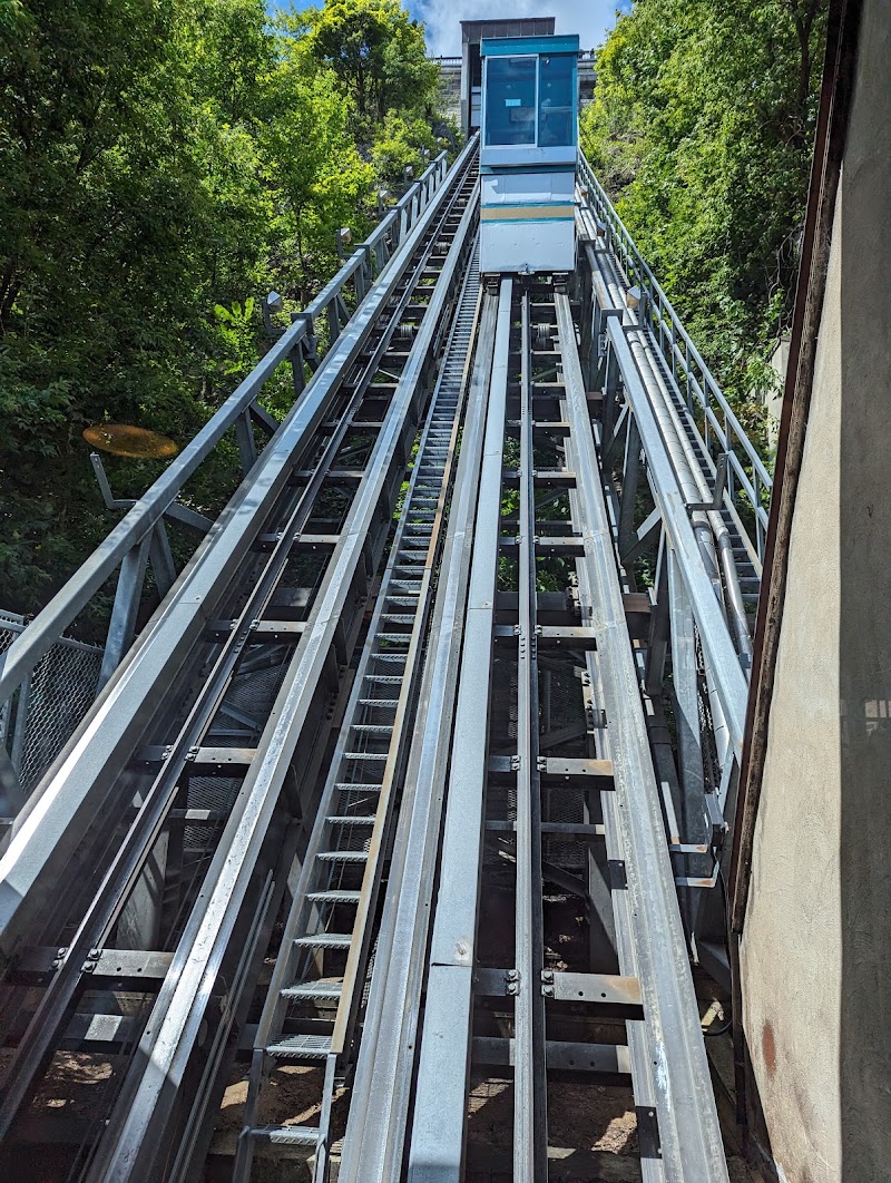 Funiculaire du Vieux-Québec - Funiculaire du Vieux-Québec, 16 Rue du Petit Champlain, Québec, QC G1K 4H4, Canada