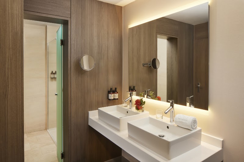 Hotel NH Sevilla Plaza de Armas - Hotel NH Sevilla Plaza de Armas C. Marqués de Paradas, 13, Casco Antiguo, 41001 Sevilla, Spain