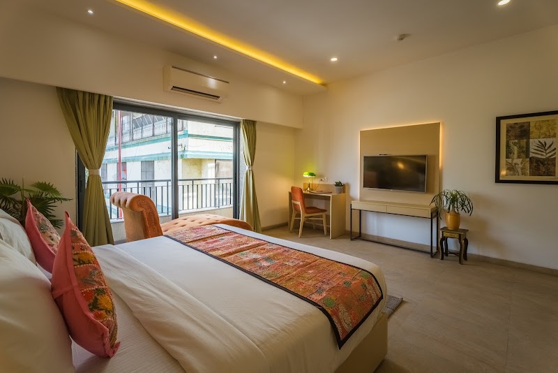 Tripli Hotels Shourya Residency - Tripli Hotels Shourya Residency Lake Palace Road, Gulab Bagh Rd, near Vintage Car Museum, Old City, Brahmpuri, Udaipur, Rajasthan 313001, India