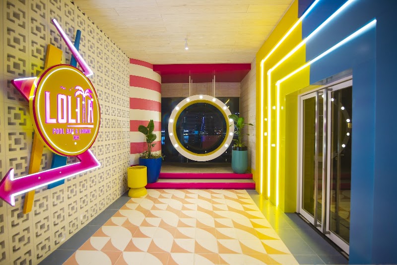 Lolita pool bar & lounge - Lolita pool bar & lounge Marasi Drive, Main Road - Pullman Dubai Downtown - PD Floor - الخليج التجاري - دبي - United Arab Emirates