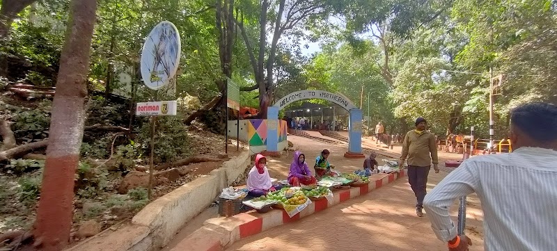 MATHERAN DASTURI CAR PARK. LAST POINT FOR CARS - MATHERAN DASTURI CAR PARK. LAST POINT FOR CARS, 273P+H48, Neral - Matheran Rd, Matheran, Maharashtra 410101, India