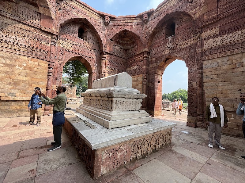 Qutb Minar - Qutb Minar Seth Sarai, Mehrauli, New Delhi, Delhi 110030, India