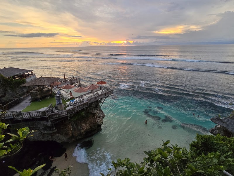 Pantai Suluban - Pantai Suluban, 53MQ+H8R, Jl. Pantai Suluban, Pecatu, Kec. Kuta Sel., Bali, 80361, Indonesia