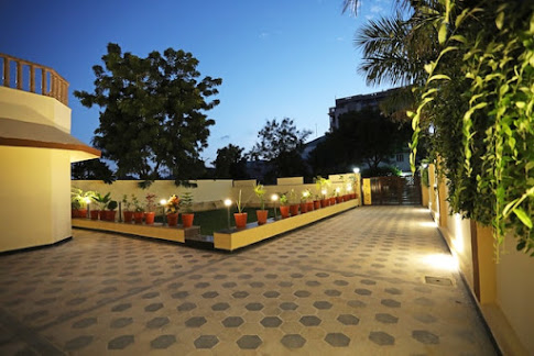 MiaoNPapa Hill View Room - MiaoNPapa Hill View Room, 17 B Jeevan tara resort Colony, Sajjan Nagar, Gordhan Vilas Rural, Rajasthan 313001, India