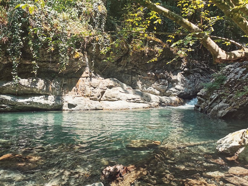 Ninoskhevi Waterfall - Ninoskhevi Waterfall, V7X8+5R4, Khizabavra, Georgia