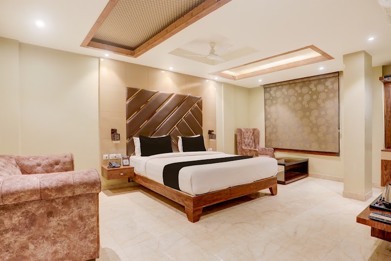 The Golden Crown - The Golden Crown Plot No. 7, Govind Plaza, Flyover Near Alankar Showroom, Bailey Rd, beside Rupaspur, Rupaspur, IAS Colony, Patna, Bihar 801503, India