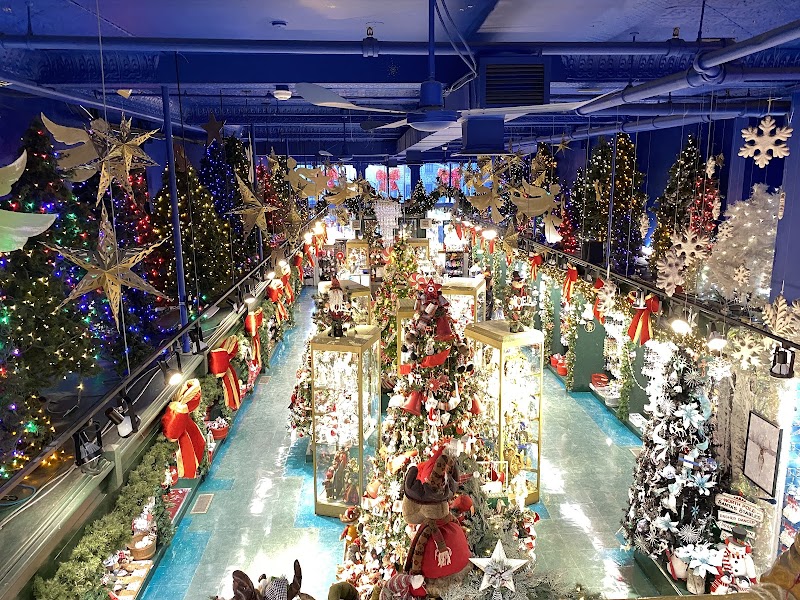 La Boutique de Noël de Québec - La Boutique de Noël de Québec, 47 Rue De Buade, Québec, QC G1R 4A2, Canada