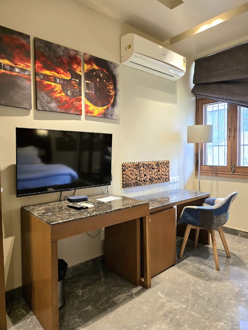 GRAND LIVING APARTMENT - GRAND LIVING APARTMENT, First Floor, A-100, Block A, Chittaranjan Park, New Delhi, Delhi 110019, India