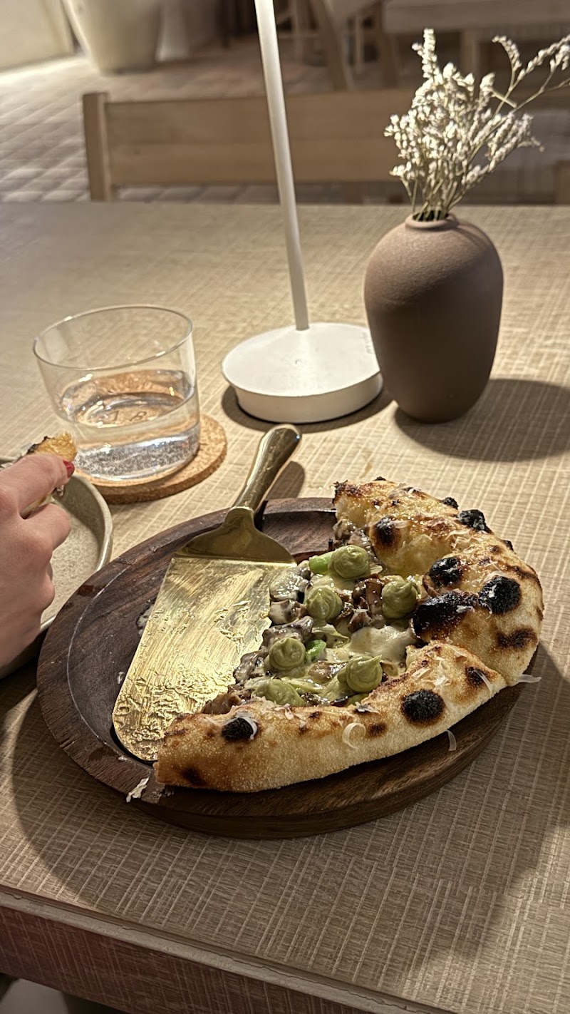 Table By Tatva Hills - Table By Tatva Hills, Unit No.16,17,18, at Ground, The Gallery On Mg Mall, Mehrauli-Gurgaon Rd, New Manglapuri, Sultanpur, New Delhi, Delhi 110030, India