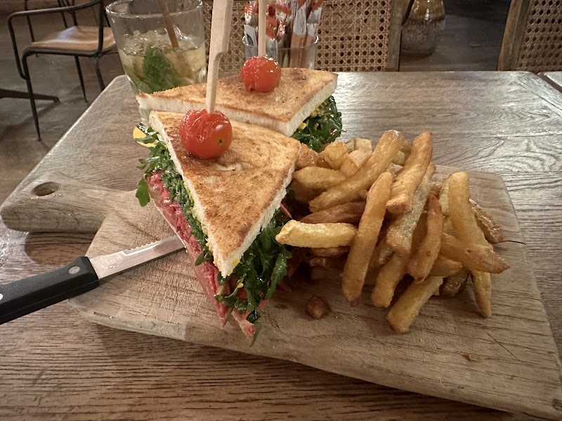 The Place to... Gare de l'Est - Restaurant Pub Paris 10 - The Place to... Gare de l'Est - Restaurant Pub Paris 10 131 Rue du Faubourg Saint-Martin, 75010 Paris, France