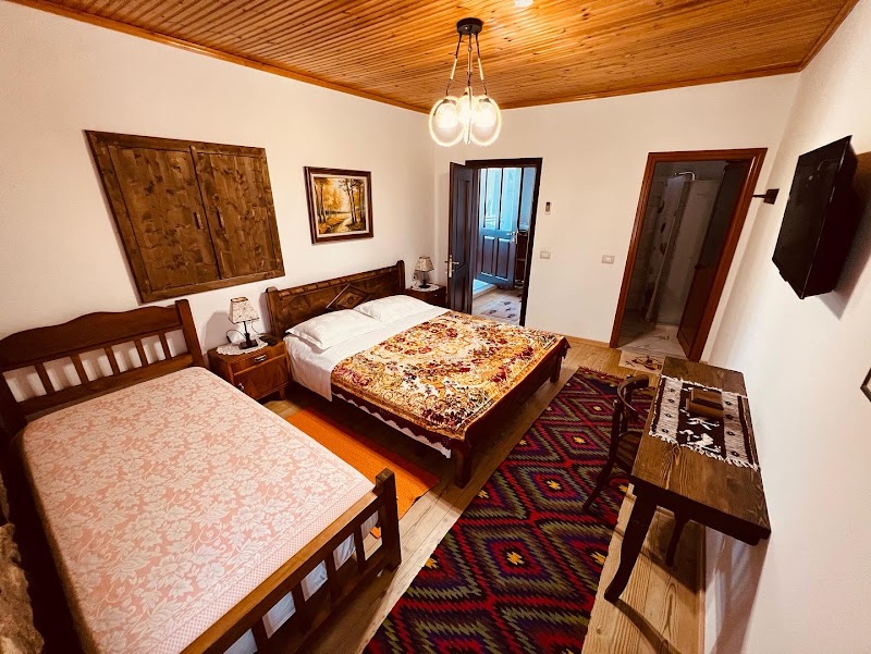 KRIS Guest House - KRIS Guest House, Rrugica Panajot Haxhimihali 5001, Berat, Albania