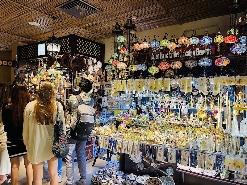 Souk Madinat Jumeirah - Souk Madinat Jumeirah King Salman Bin Abdulaziz Al Saud St - Al Sufouh 1 - Dubai - United Arab Emirates