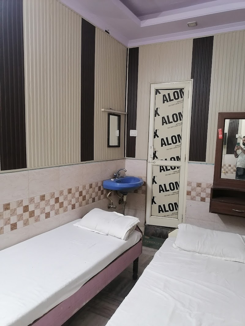 Hotel Welcome Deluxe - Hotel Welcome Deluxe 1347, punjabi phatak,Ballimaran Road Chandi chowk, Balli Maran, Baradari, Old Delhi, Delhi, 110006, India