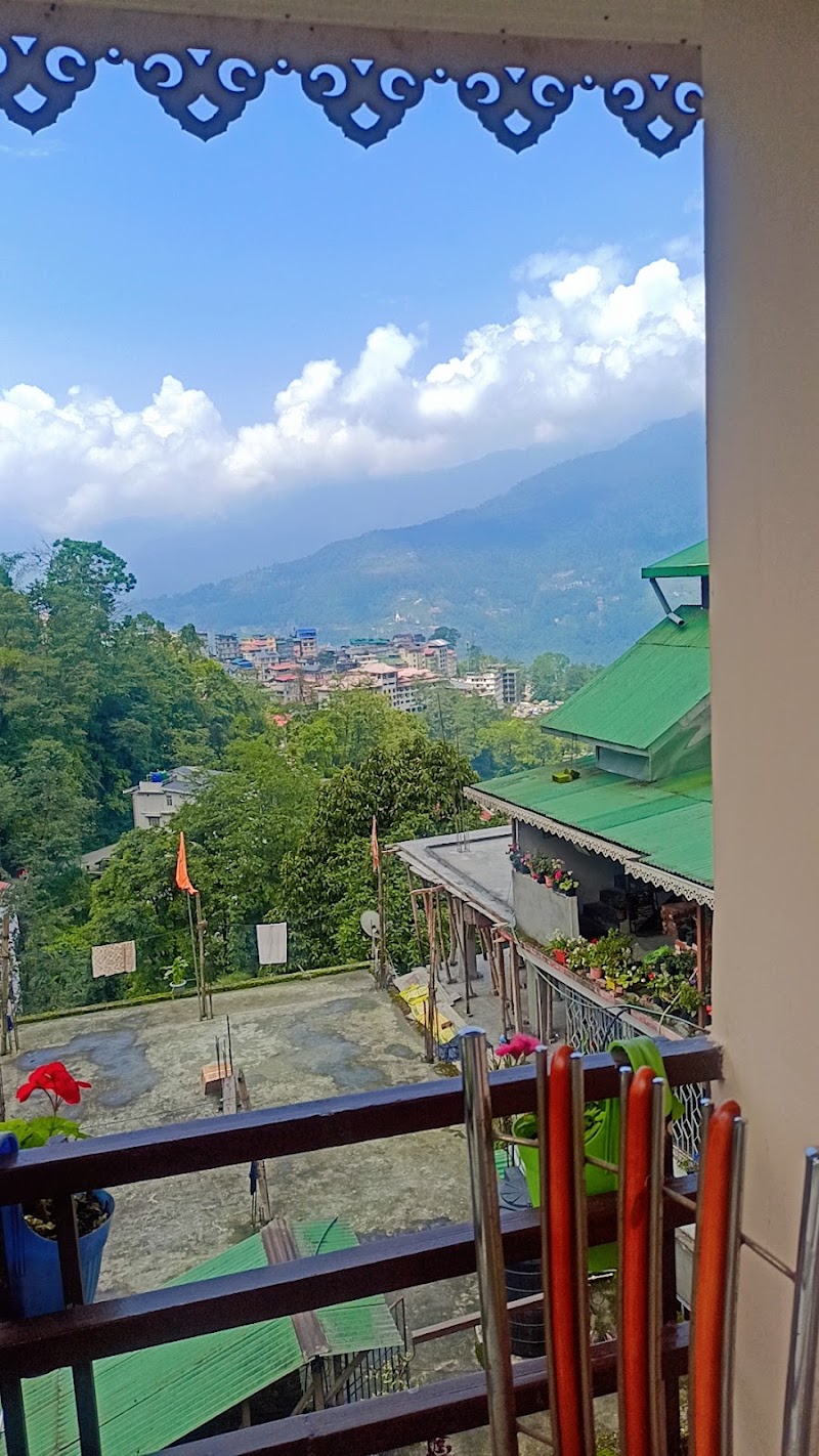 LA-SO Homestay - LA-SO Homestay Dhuppidara, Lower Burtuk Rd, New Road, Gangtok, Sikkim 737101, India