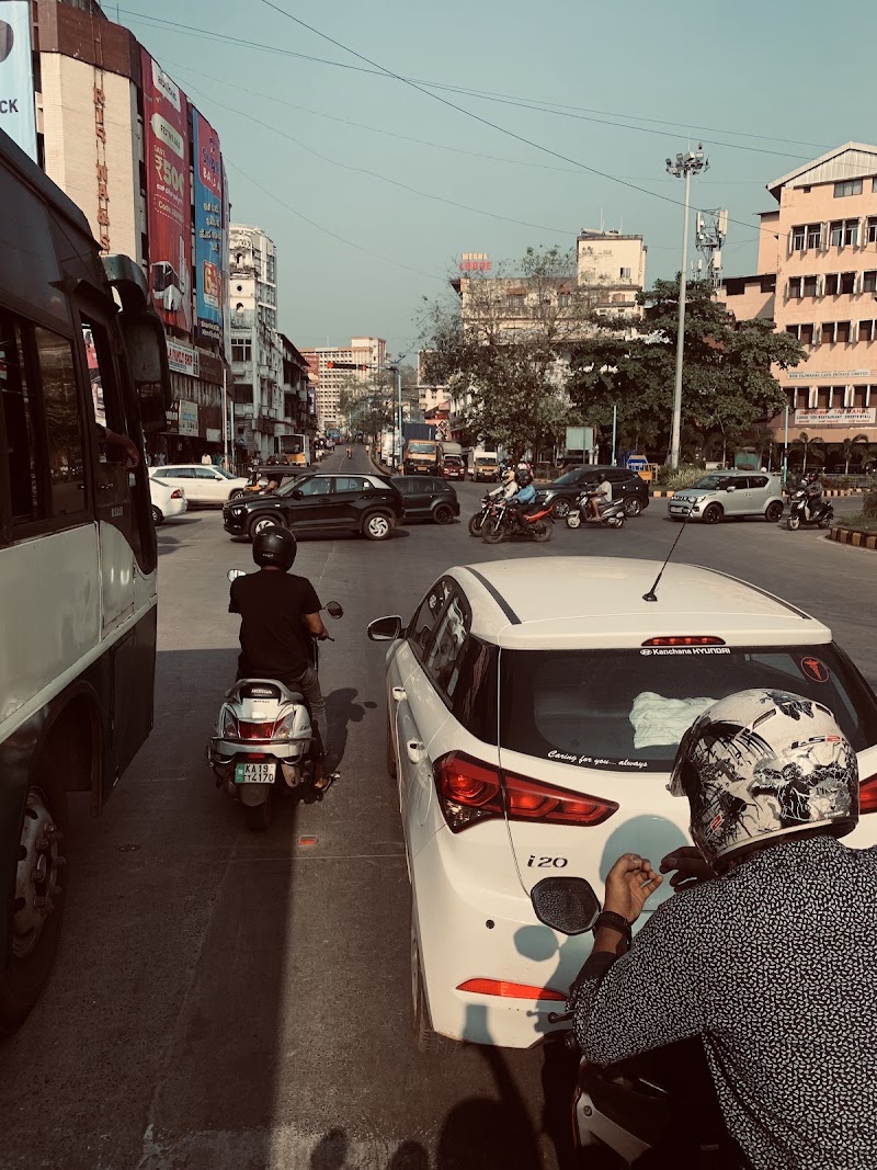 hampankatta - hampankatta, VRCV+V9M, Hampankatta, Mangaluru, Karnataka 575001, India