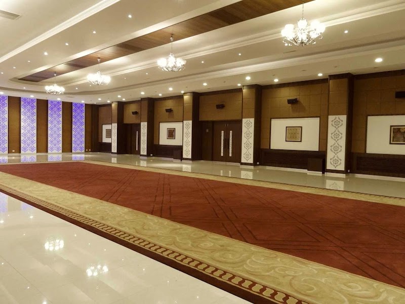Hotel Surya, Kaiser Palace - Hotel Surya, Kaiser Palace S. 20/51, A-5, The Mall Rd, Cantonment, Varanasi, Uttar Pradesh 221002, India