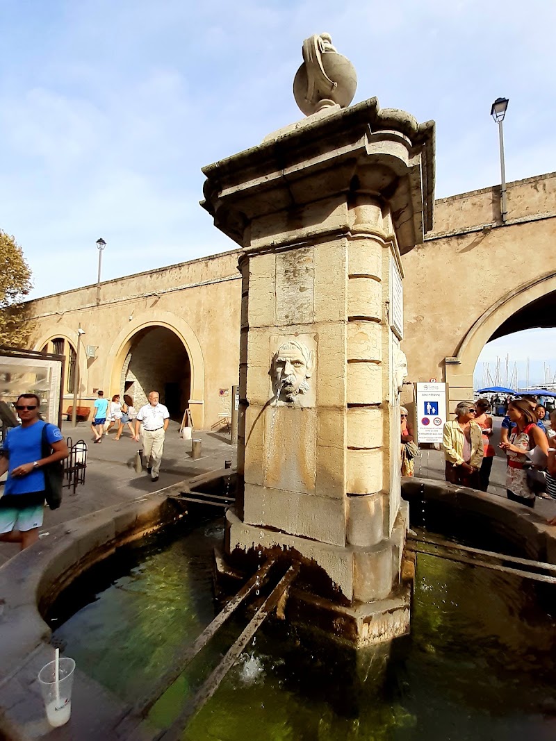 Fontaine d'Aguillon - Fontaine d'Aguillon 50 Bd d'Aguillon, 06600 Antibes, France