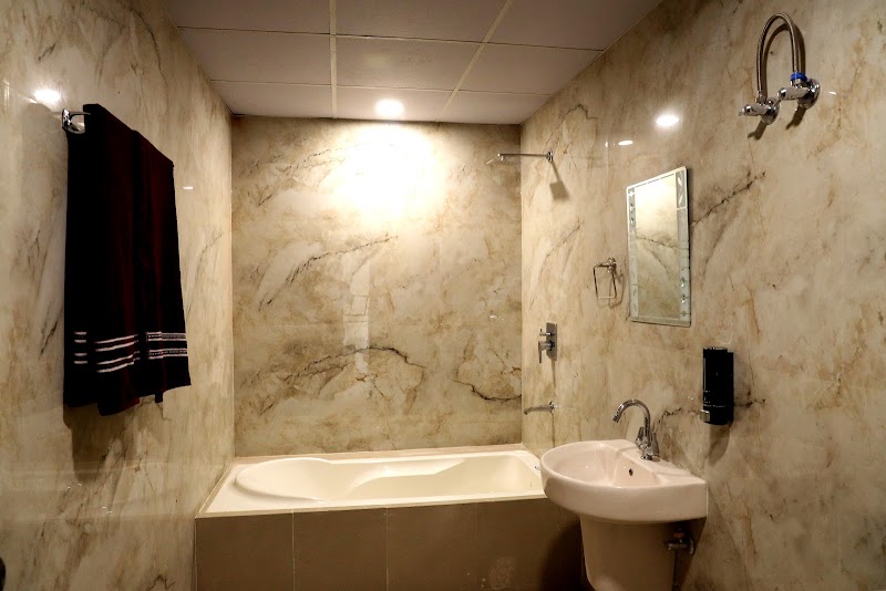 OYO Flagship Hotel Townhouse - OYO Flagship Hotel Townhouse NM 1, near SAIN DASS SCHOOL GROUND, Gopal Nagar, Jalandhar, Punjab 144008, India