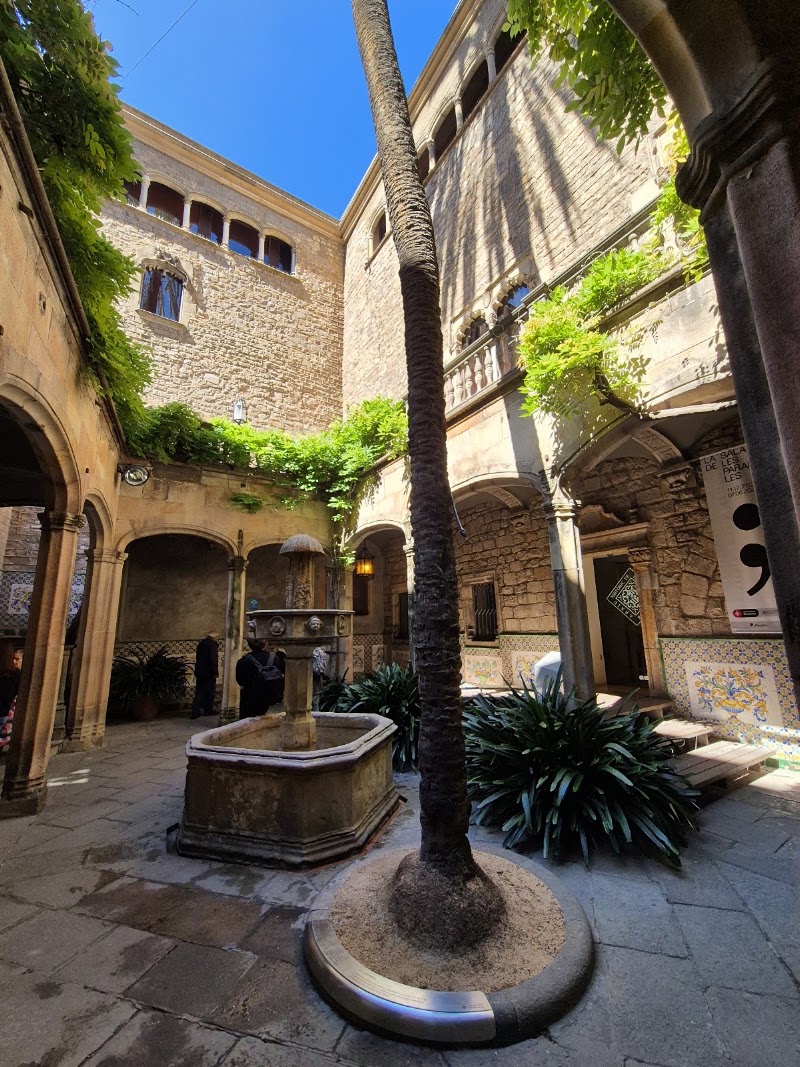 Roman Towers - Roman Towers Carrer del Bisbe, 12, Ciutat Vella, 08002 Barcelona, Spain
