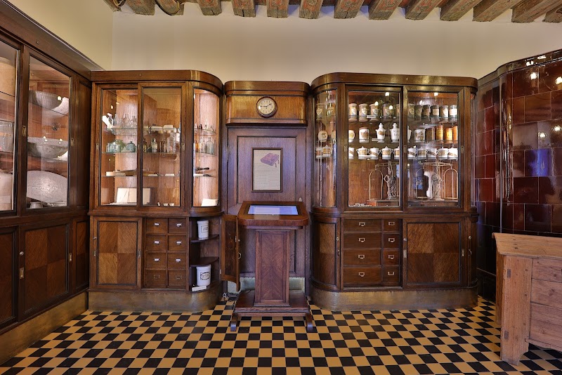 Town Hall Pharmacy - Town Hall Pharmacy, Raekoja plats 11, 10146 Tallinn, Estonia