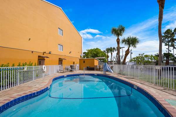 Quality Inn Sarasota I-75 - Quality Inn Sarasota I-75, 5778 Clark Rd, Sarasota, FL 34233, USA