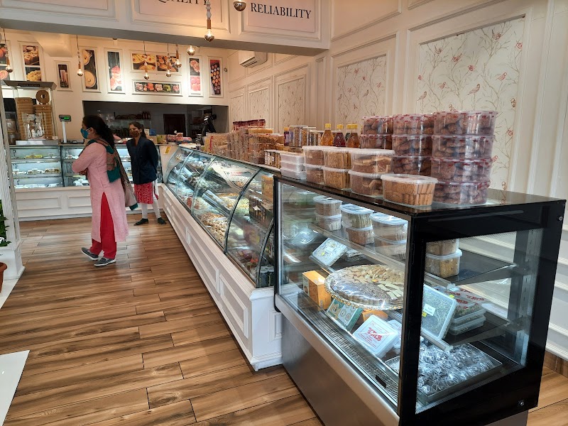 Laxmi Misthan Bhandar - Laxmi Misthan Bhandar Queens Rd, Moti Nagar, Nityanand Nagar, Bhan Nagar, Jaipur, Rajasthan 302021, India