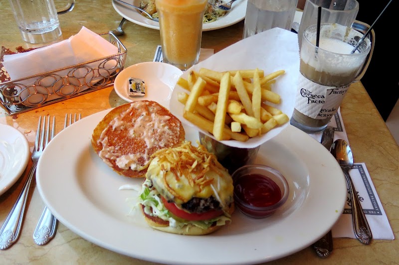 The Cheesecake Factory - The Cheesecake Factory 395 Santa Monica Pl Ste 305, Santa Monica, CA 90401, USA
