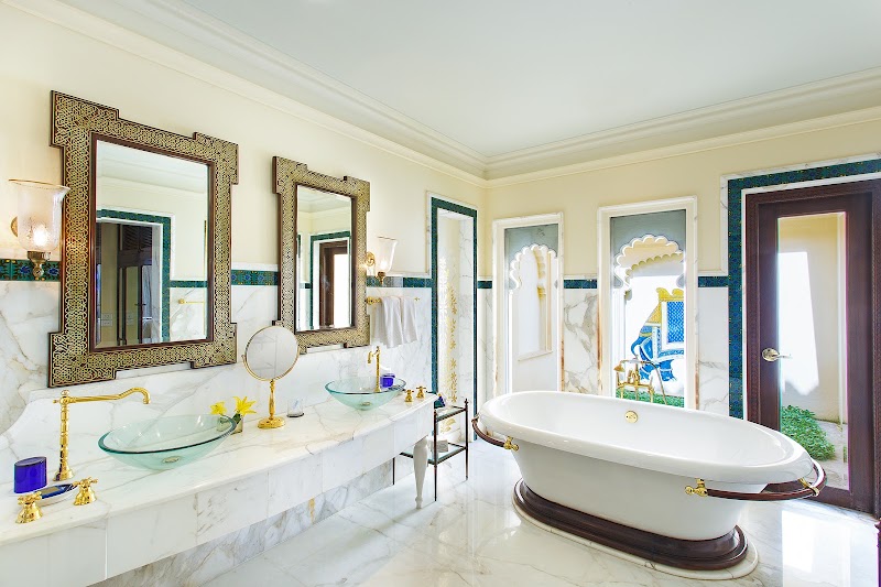 The Oberoi Udaivilas, Udaipur - The Oberoi Udaivilas, Udaipur HMGC+VVV, Badi-Gorela-Mulla Talai Rd, Haridas Ji Ki Magri, Pichola, Udaipur, Rajasthan 313004, India