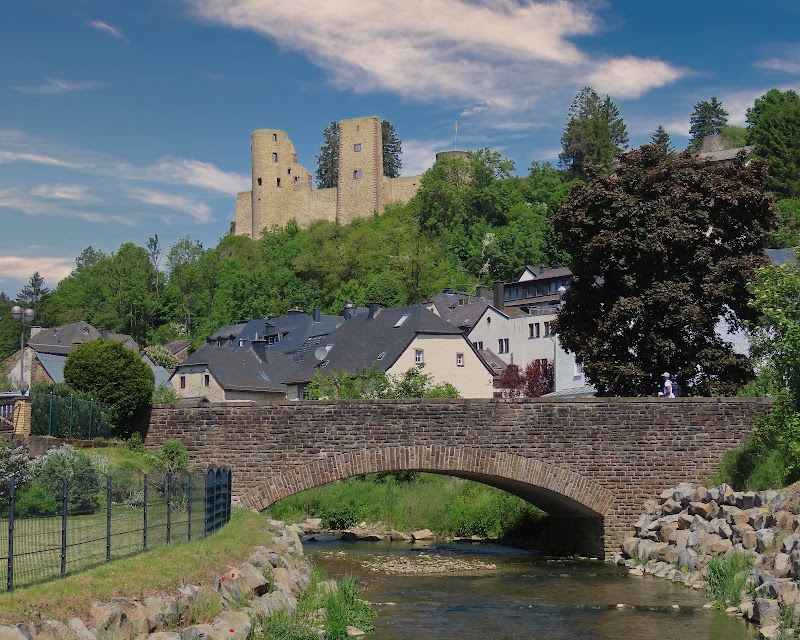 Schönecken Castle - Schönecken Castle, 54614 Schönecken, Germany
