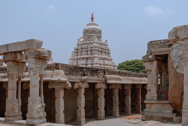 Hanging Pillar - Hanging Pillar, RJ25+QQJ, Lepakshi, Andhra Pradesh 515331, India