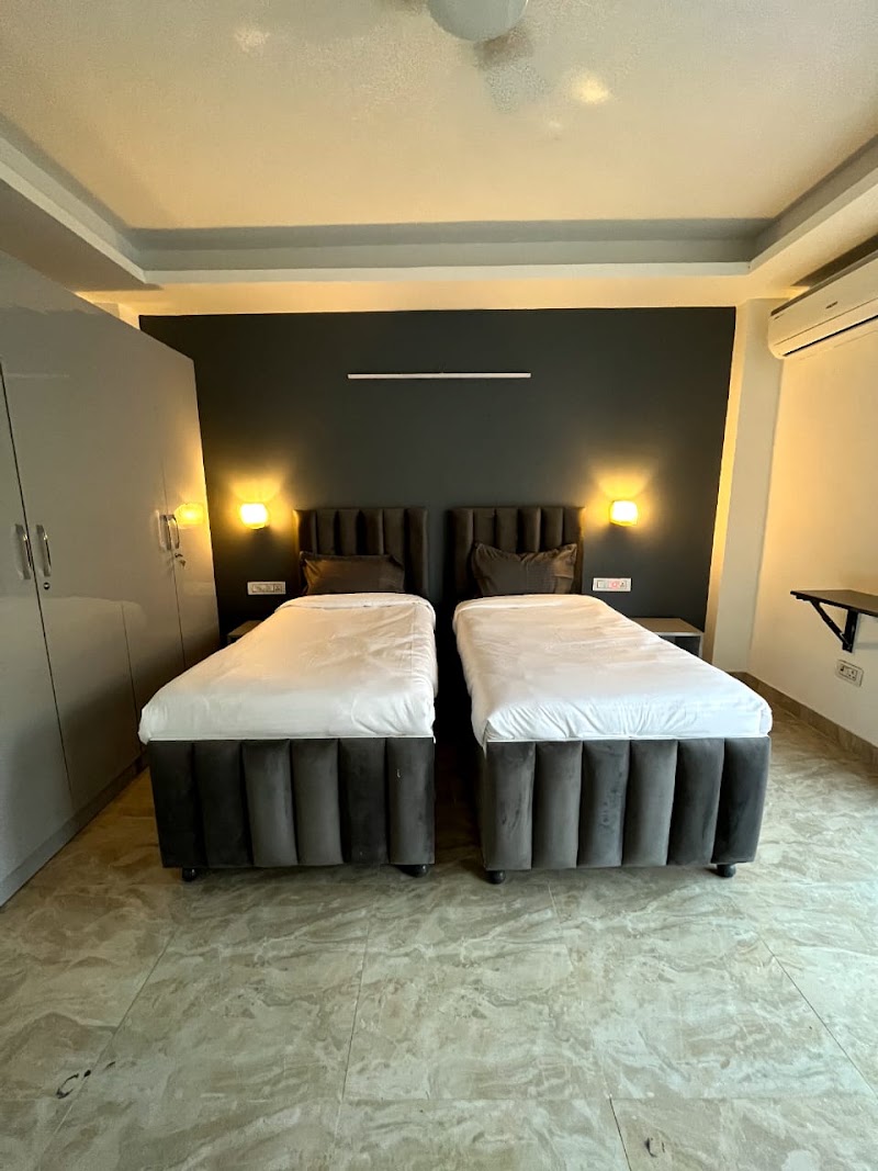 Housr 28 Galleria - Housr 28 Galleria 184, Sector 28, Chakkarpur, Gurugram, Haryana 122009, India