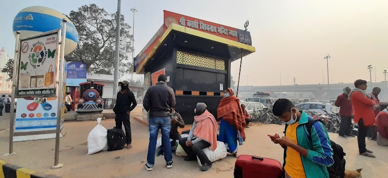 Suvidha Kendra - Shri Kashi Vishwanath Temple Trust - Suvidha Kendra - Shri Kashi Vishwanath Temple Trust Near Parking of Railway Station, Outside Main Gate of, 8XGP+HMM, Junction, Varanasi cantonment, Varanasi, Uttar Pradesh 221002, India