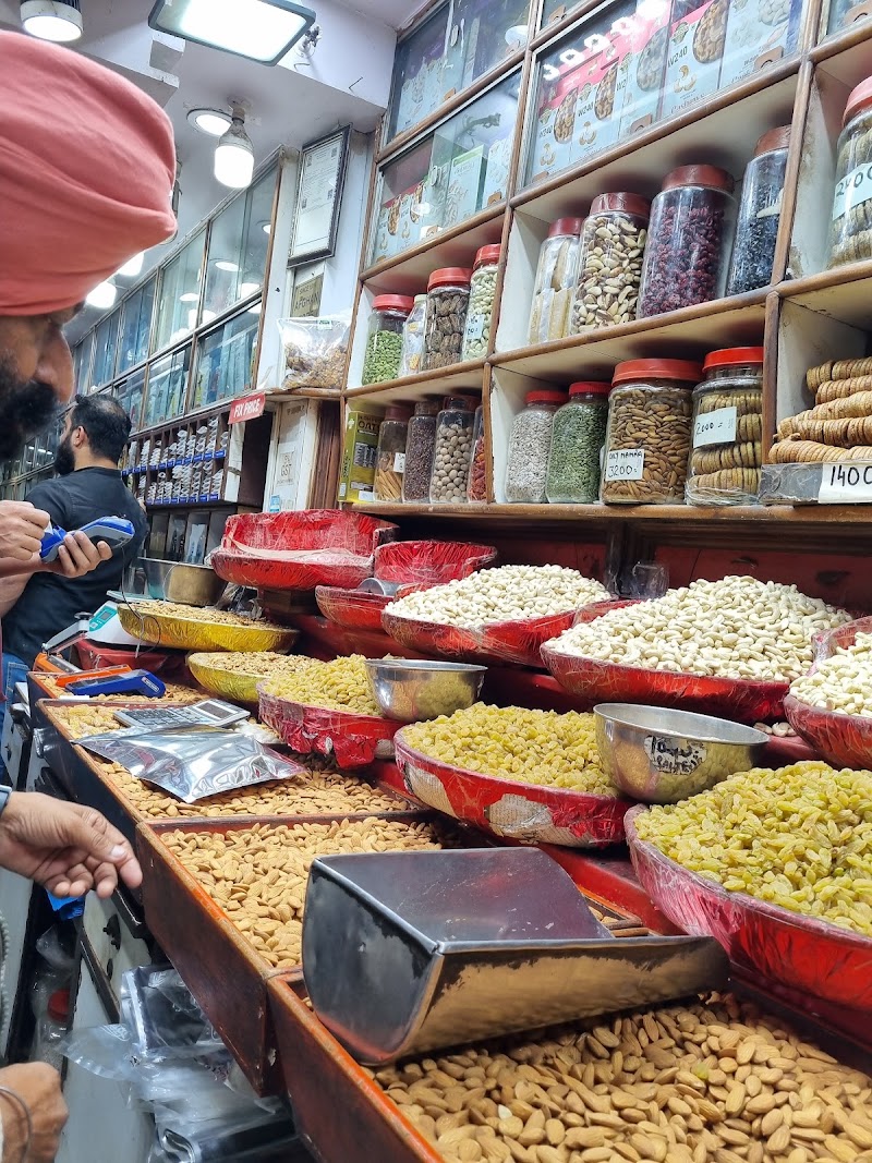 Chandni Chowk Market - Chandni Chowk Market Sis Ganj Guru Dwara, Chhippy Wada, Chandni Chowk, Delhi, 110006, India