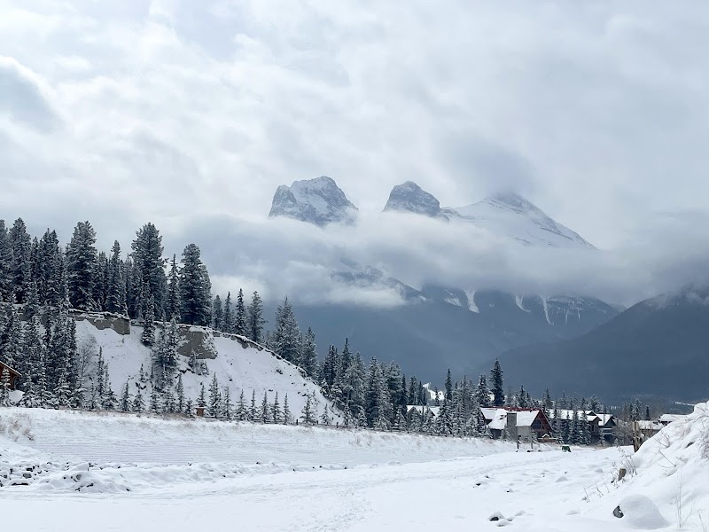 Cougar Creek/Mount Lady MacDonald Trailhead - Cougar Creek/Mount Lady MacDonald Trailhead 500 Benchlands Trail, Canmore, AB T1W 1G7, Canada