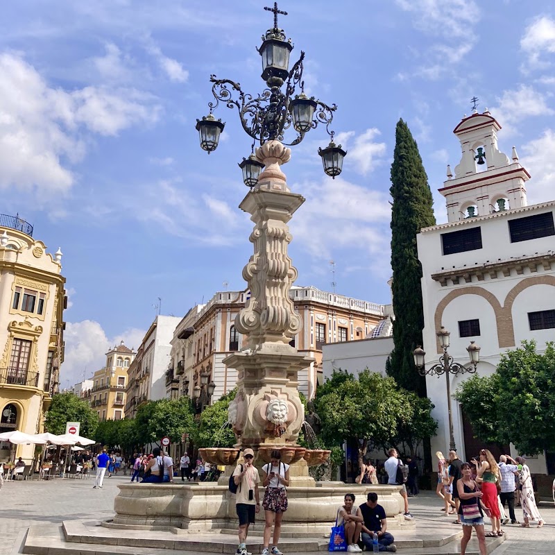 Fuente Farola - Fuente Farola Pl. Virgen de los Reyes, Casco Antiguo, 41004 Sevilla, Spain