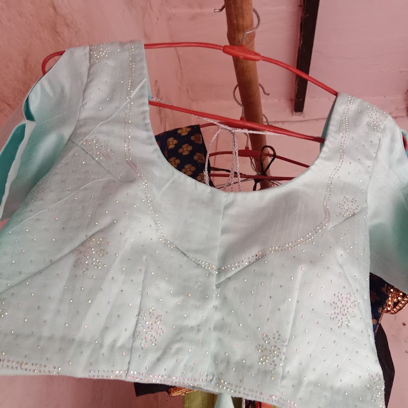 Priya Tailor & Cosmetics - Priya Tailor & Cosmetics U-37, Road, Balveer Market, DLF Phase 3, Nathupur, Gurugram, Haryana 122002, India