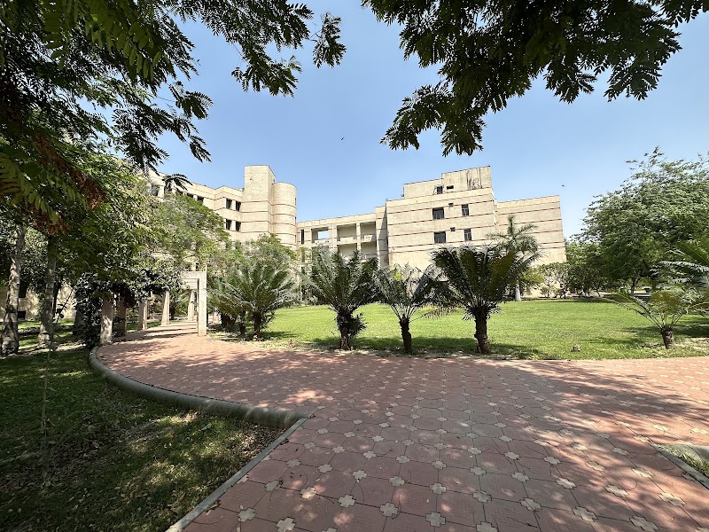 IIM Lucknow (Noida Campus) - IIM Lucknow (Noida Campus) B-1, Front Ave, Institutional Area, Block B, Industrial Area, Sector 62, Noida, Uttar Pradesh 201309, India