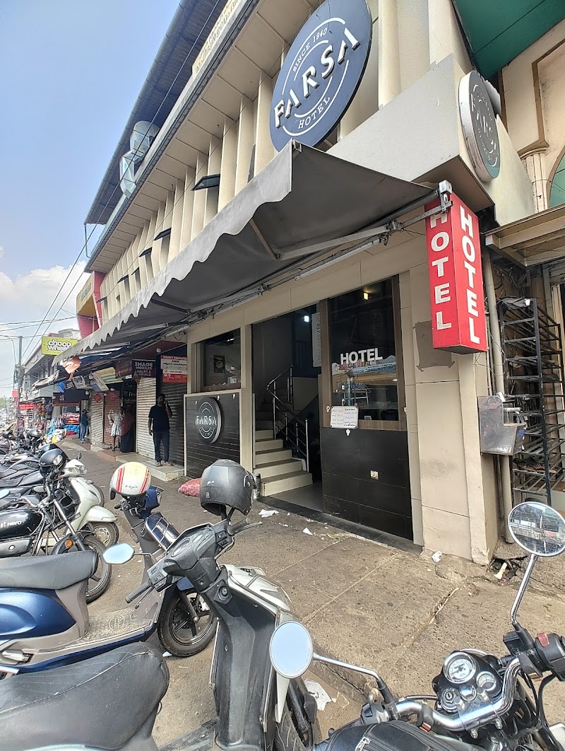 Hotel Farsa