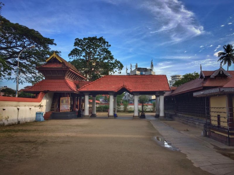 Ernakulam Shiva Temple - Ernakulam Shiva Temple, X79J+CV5, Durbar Hall Rd, Marine Drive, Ernakulam, Kochi, Kerala 682011, India