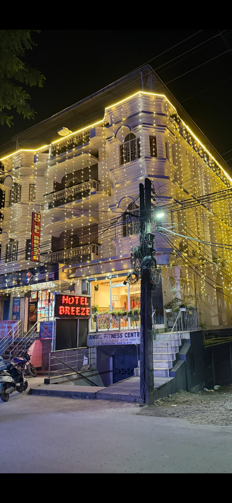 Hotel Breeze New Jalpaiguri - Hotel Breeze New Jalpaiguri Shankar Rd, Ward 27, Babupara, Siliguri, West Bengal 734004, India