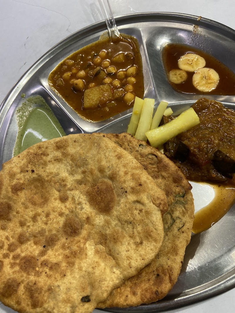 Jung Bahadur Kachori Wala - Jung Bahadur Kachori Wala 1104, Gali Bhojpura Rd, Old Delhi, Maliwara, Katra Shah N Shah, Chandni Chowk, New Delhi, Delhi, 110006, India