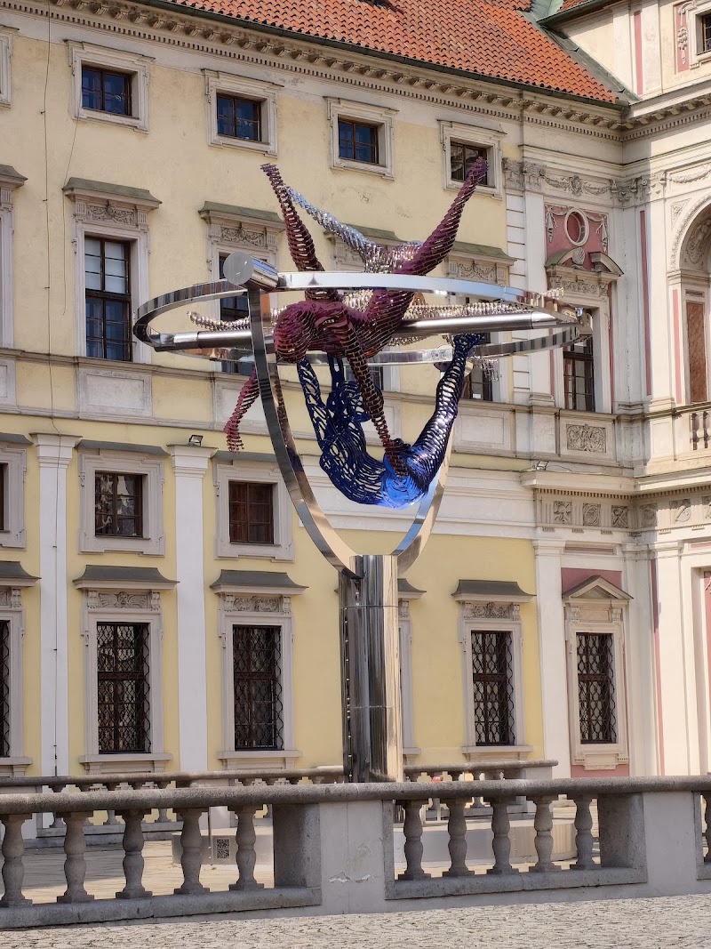 Man Hanging Out - David Černý's Statue of Sigmund Freud - Man Hanging Out - David Černý's Statue of Sigmund Freud, Husova, 110 00 Praha 1-Staré Město, Czechia