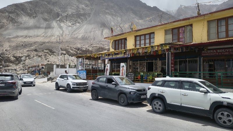 Cho Cafe - Cho cafe disket nubra valley Near SDM Office Disket Leh Jammu and Kashmir, Diskit, 194401