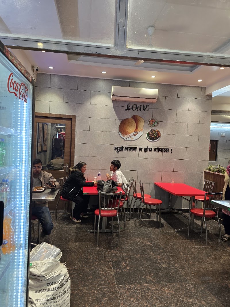 Om Bhature Wale(Regd) - Om Bhature Wale(Regd), 3514, Pyare Lal Rd, Neta Ji Subhash Market, Block 32, Krishna Nagar, Karol Bagh, New Delhi, Delhi, 110005, India