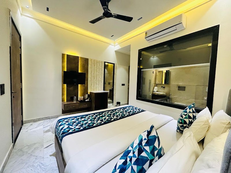 Hotel Ronak Group - Hotel Ronak Group, opp. Diamond Carpet, near KFC, Taj Nagari Phase 1, Tajganj, Agra, Uttar Pradesh 282004, India