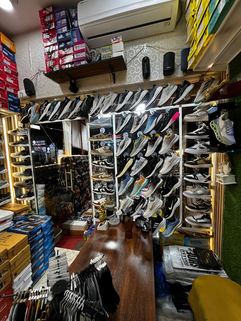 VT Footwear - VT Footwear, 6JP6+5Q8, mode, Daganiya, Sunder Nagar, Raipur, Chhattisgarh 492013, India