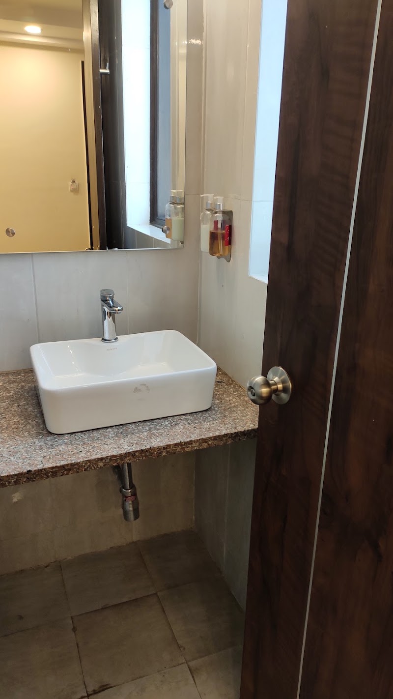 Hotel O by OYO Comfort Residency Near Artemis Hospital - Hotel O by OYO Comfort Residency Near Artemis Hospital Water Works, 1801, Block B1, Sector 57, Gurugram, Haryana 122011, India